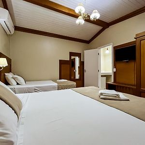 Quintuple Room